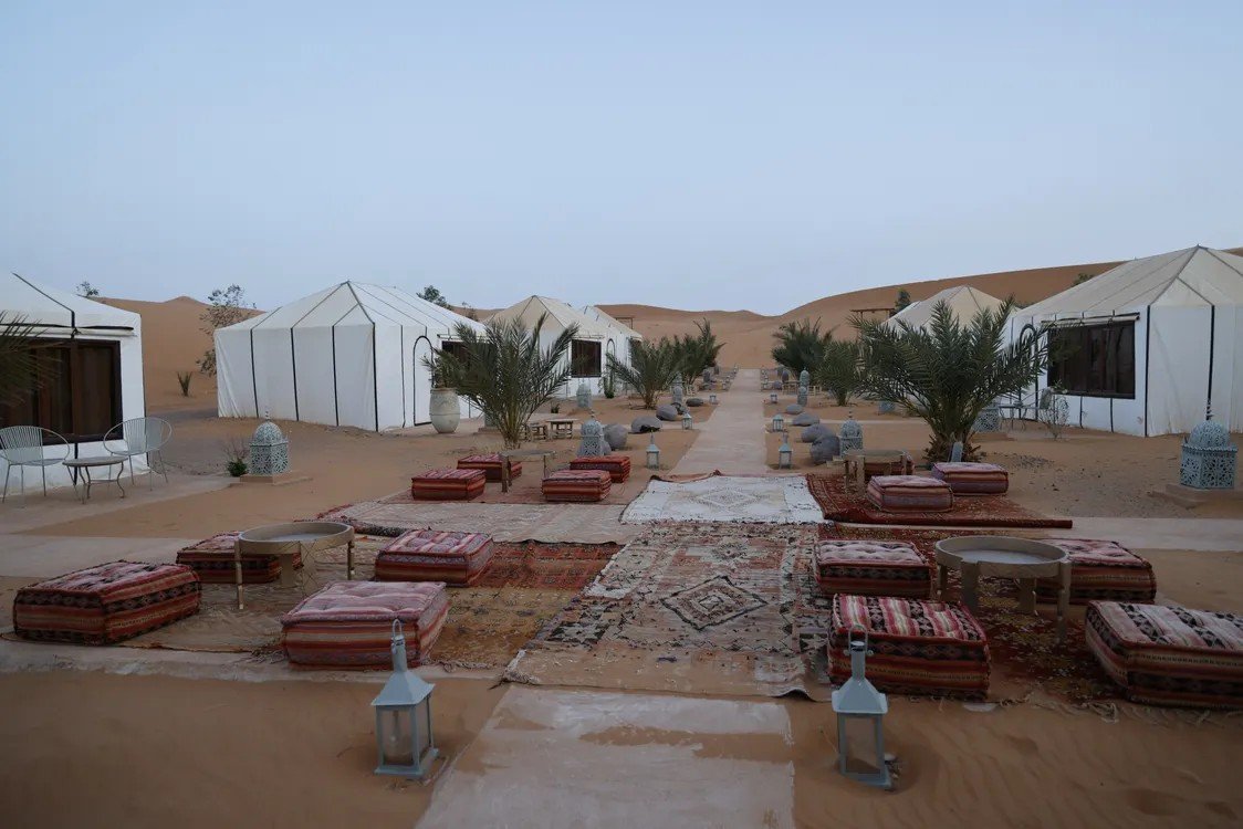 خيمة 11